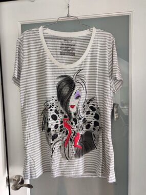 NWT Rare  Disney Store Cruella De Vil Striped Scoop Neck Tee 2XL  Size